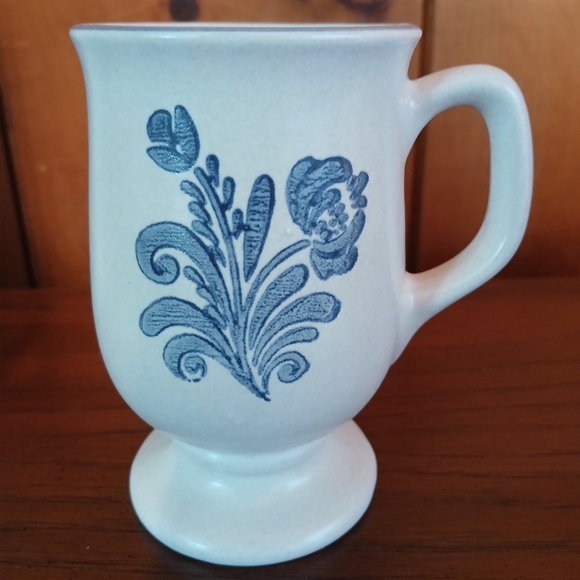 Pfaltzgraff Yorktowne Stoneware Pedestal Footed Coffee Mugs Cups - Picture 8 of 10